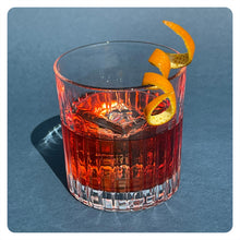 Lade das Bild in den Galerie-Viewer, DICK & STEIN GIN - unfiltered london dry gin - 45,7% vol. - 50cl